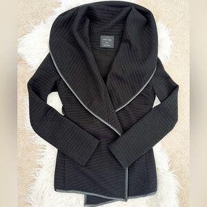 ⭐️5/$25⭐️ Love Tree Black Jacket Wrap